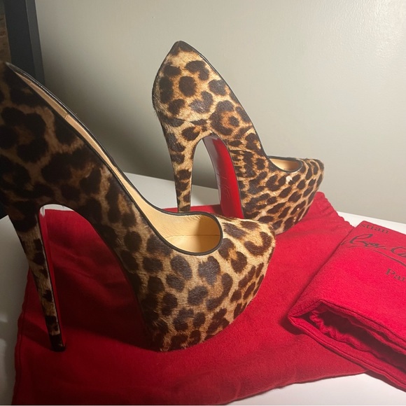 Christian Louboutin Cheetah Platform heel - Picture 2 of 5